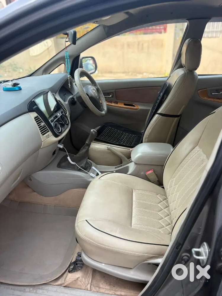 Toyota Innova 2012