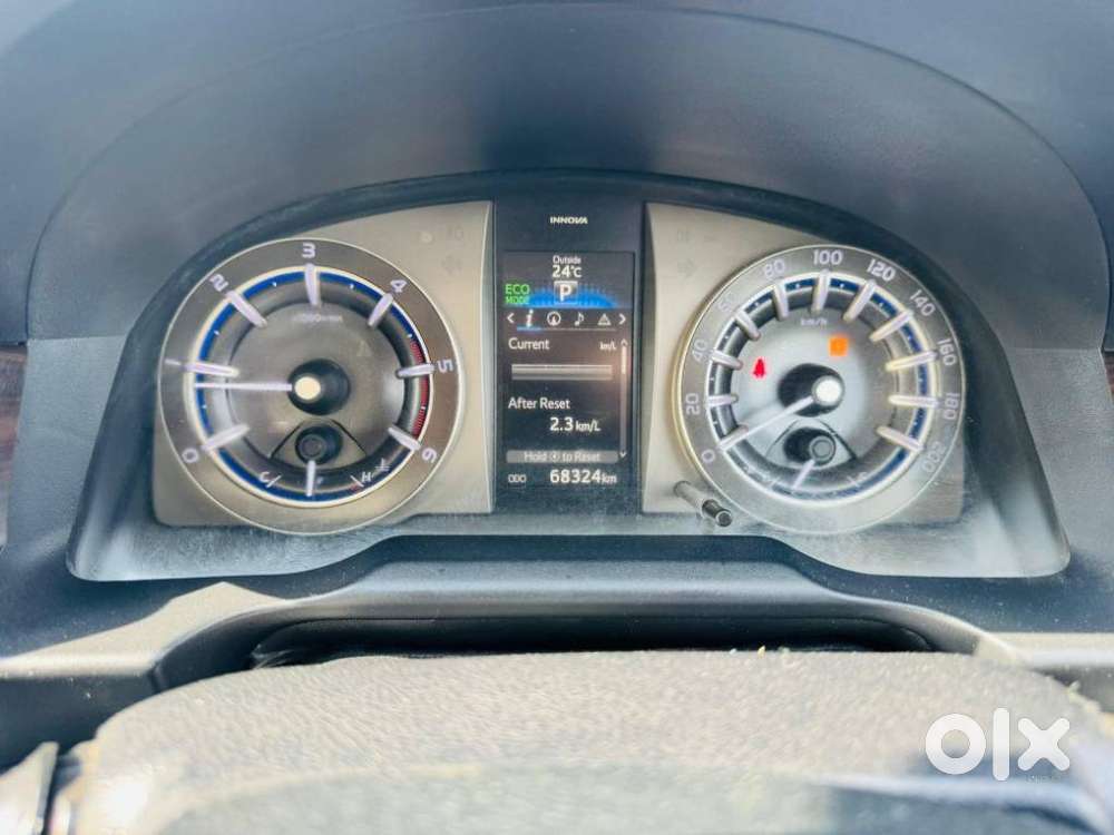 Toyota Innova Crysta 2.8 Zx At 7 Seater, 2016, Diesel