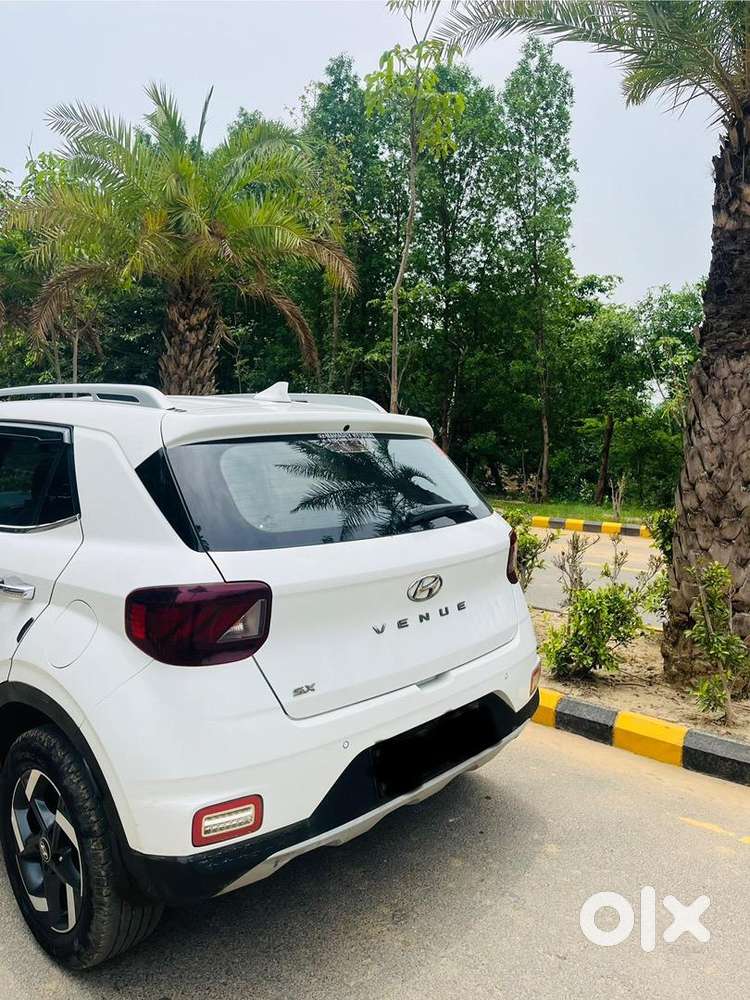 Hyundai Venue 2019 Diesel 72500 Km Driven