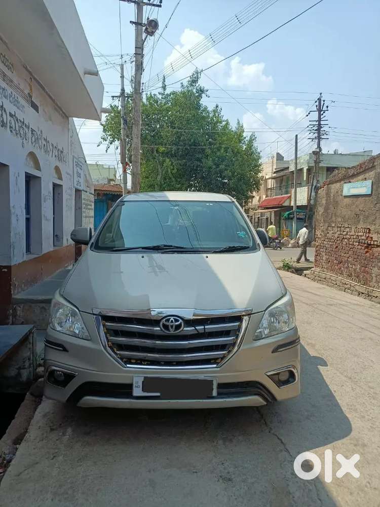 Toyota Innova 2015 Diesel Well Maintained With Company Service