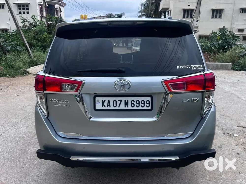 Innova Crysta 2.4 V Mt 2020