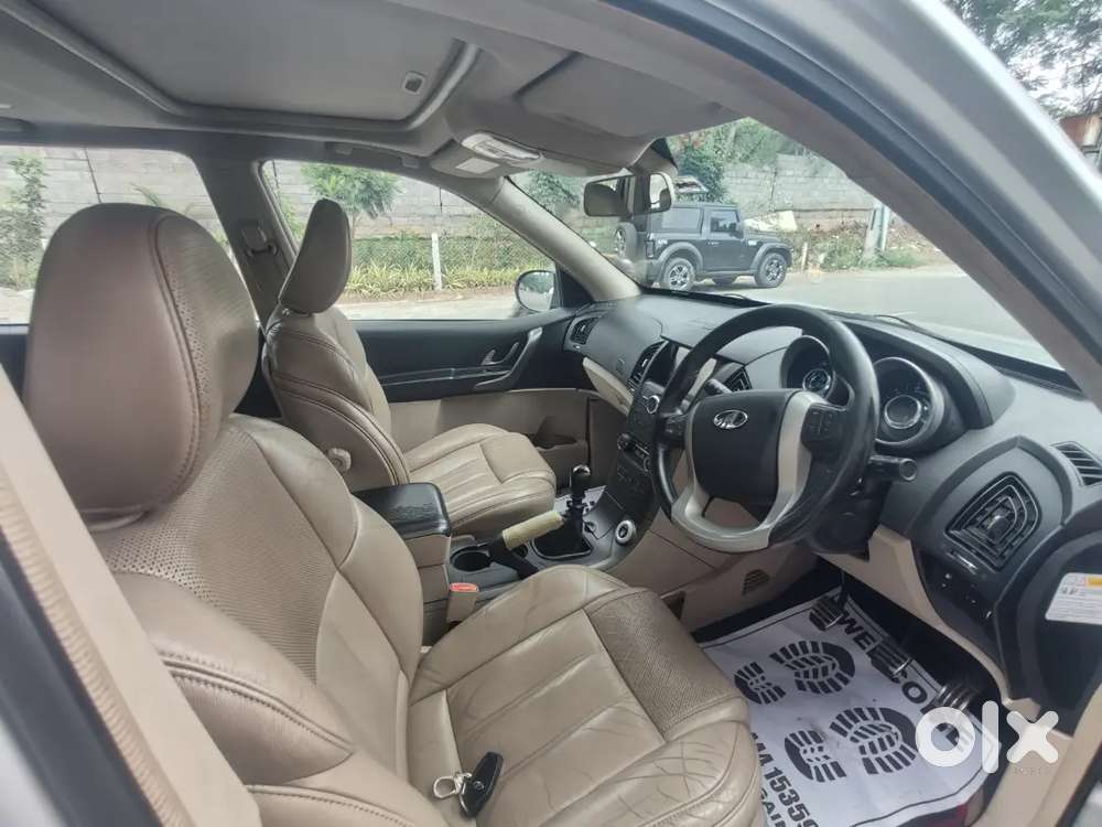 Mahindra XUV500 2.2 W10 2015