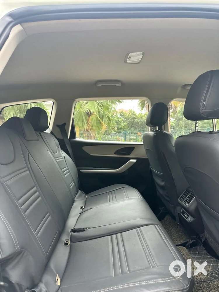 Mahindra Xuv700 Ax 3 Petrol Mt 5 Str (e), 2022, Petrol