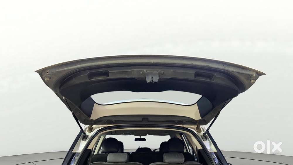Mahindra Xuv700 2.0 Ax 5 Petrol Mt 7 Str, 2022, Petrol