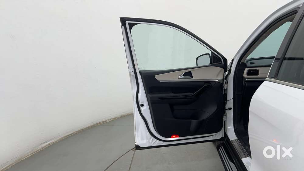 Mahindra Xuv700 2.2 Ax 7 Diesel At Luxury Pack Str, 2024, Diesel