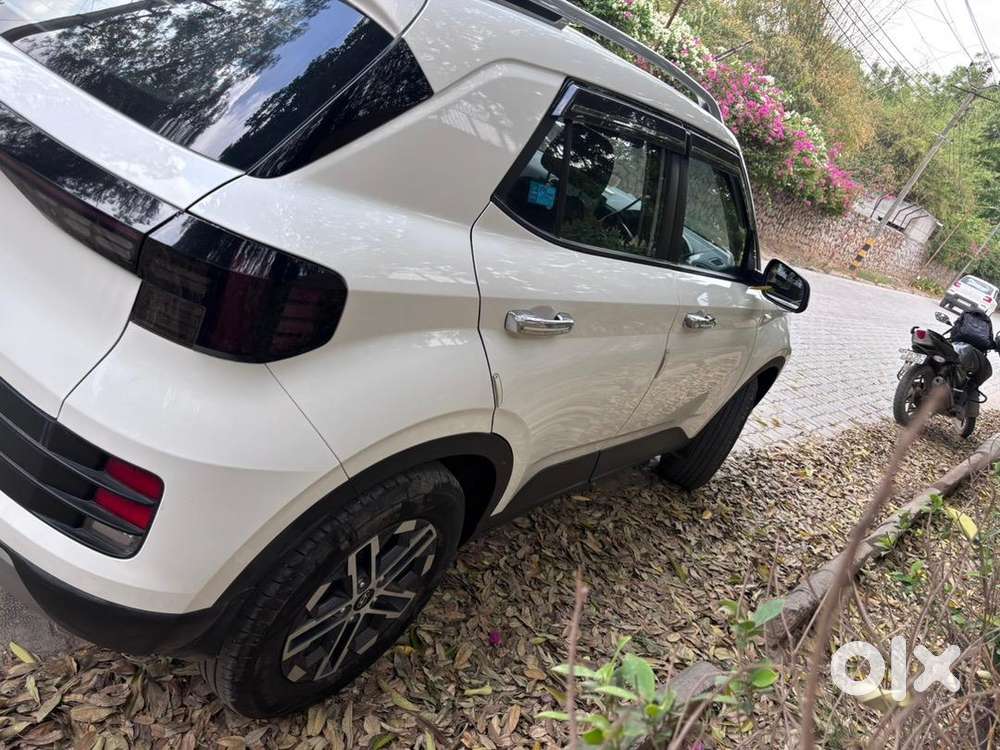 Hyundai Venue 2023 Petrol 12000 Km Driven
