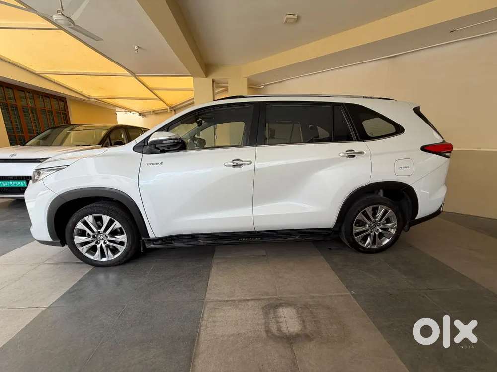 Toyota Innova Hycross 2024