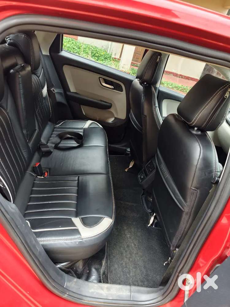 Tata Altroz Xz 1.2 Petrol Dct (2023) - Downtown Red