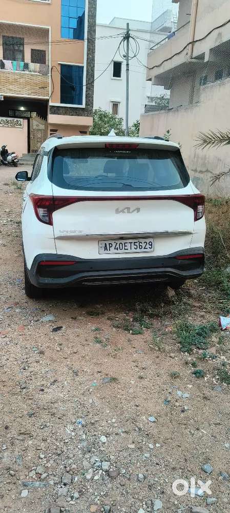 Kia Carens 2024 Petrol Well Maintained