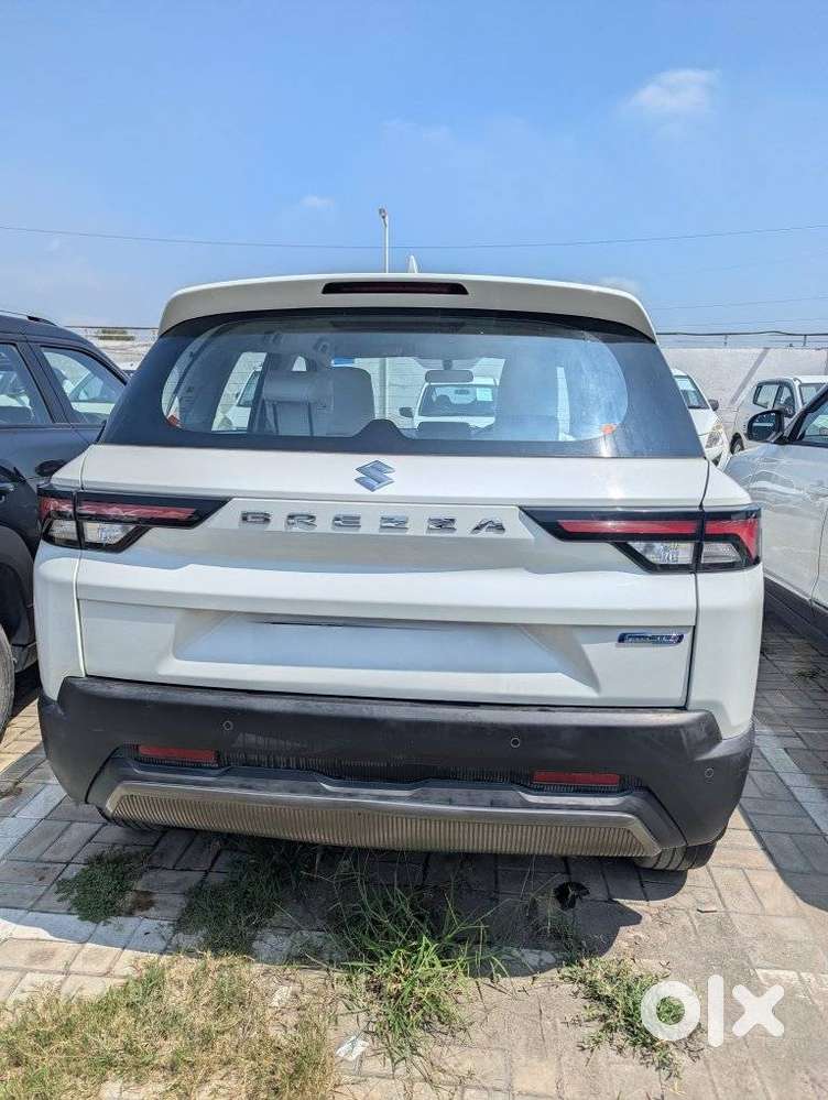 Maruti Suzuki Brezza 1.5 Vxi Smart Hybrid, 2023, Petrol