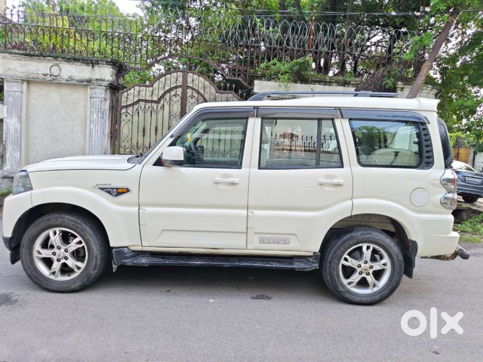 Mahindra Scorpio S8, 2016, Diesel