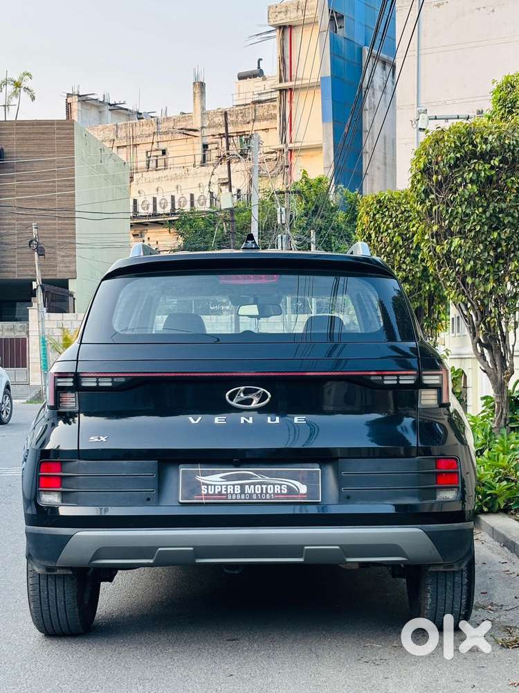 Hyundai Venue Sx Mt, 2023, Petrol