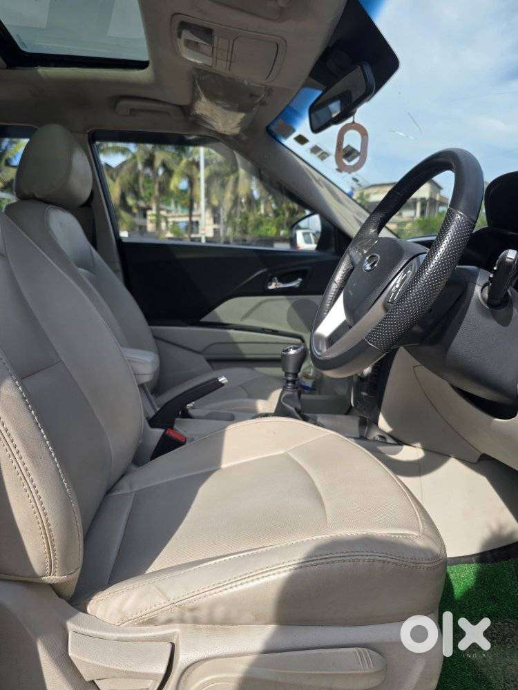 Mahindra Xuv300 W8 Option Dual Tone, 2023, Petrol
