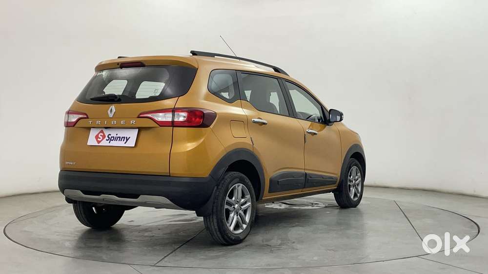 Renault Triber Rxz, 2023, Petrol