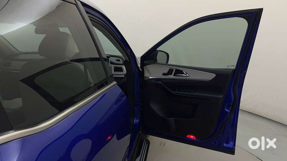 Mahindra Xuv700 2.2 Ax 7 Diesel Mt Luxury Pack Str, 2023, Diesel