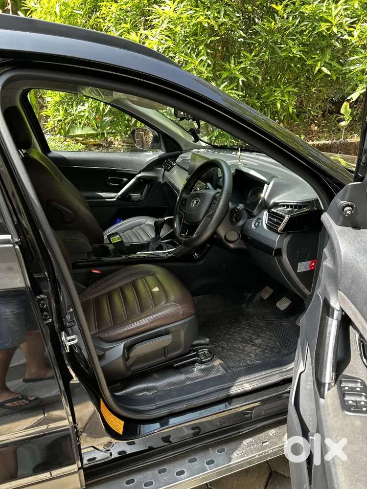 Tata Safari Dark Edition