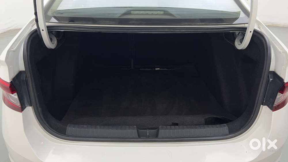 Skoda Slavia Style 1.0l Tsi Mt, 2022, Petrol