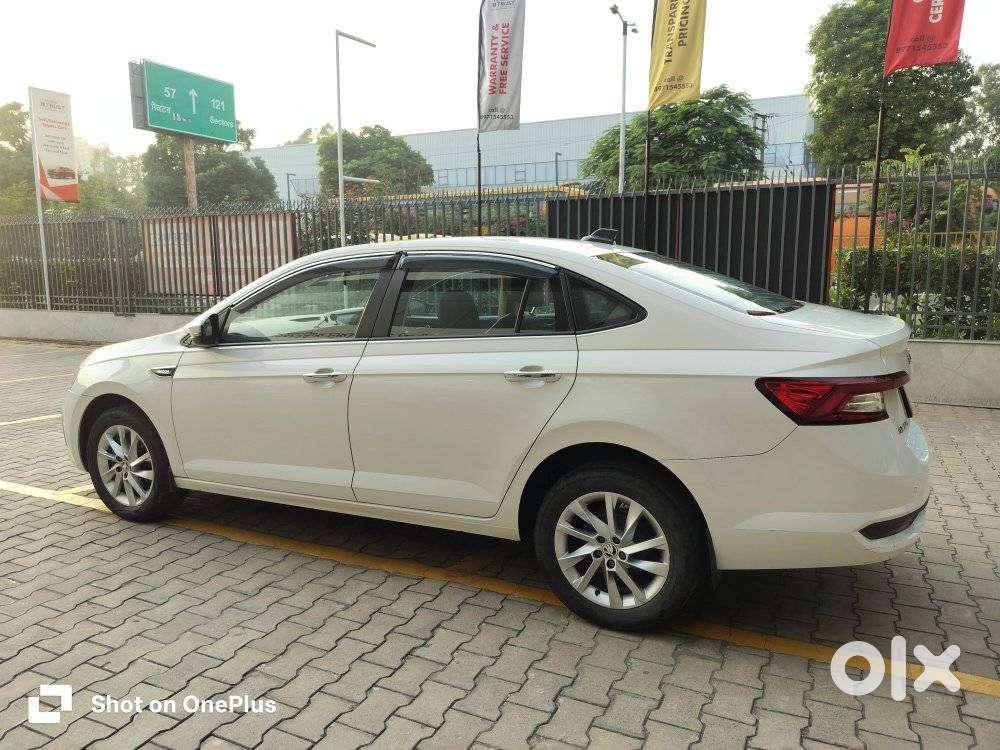 Skoda Slavia Ambition 1.0l Tsi At, 2023, Petrol
