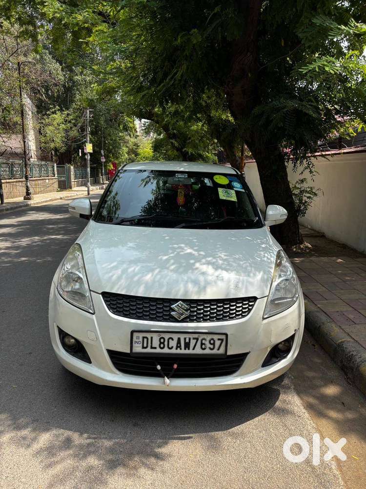 Well-maintained Maruti Suzuki Swift Vxi 2013 Petrol