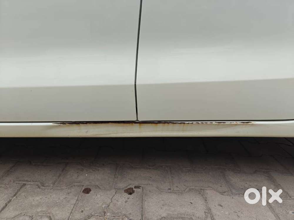 Maruti Suzuki Swift Vxi Amt (2022) — Single Owner  Warranty Till 2027