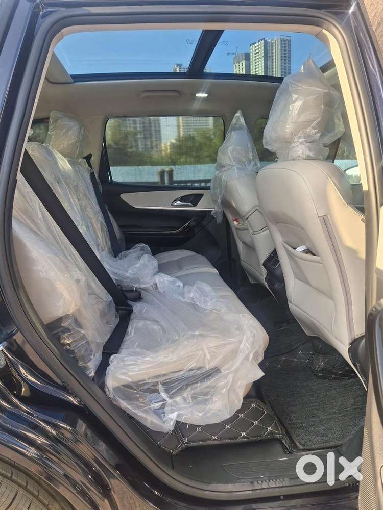 Mahindra Xuv700 2025petrol 7000 Km Driven