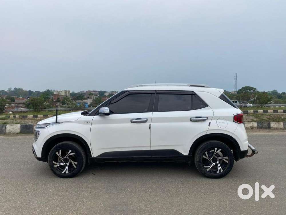 Hyundai Venue Petrol Well Maintained