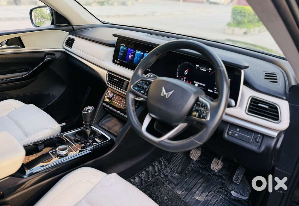 Mahindra Xuv700 2.2 Ax 7 Diesel Mt Luxury Pack Str, 2024, Diesel