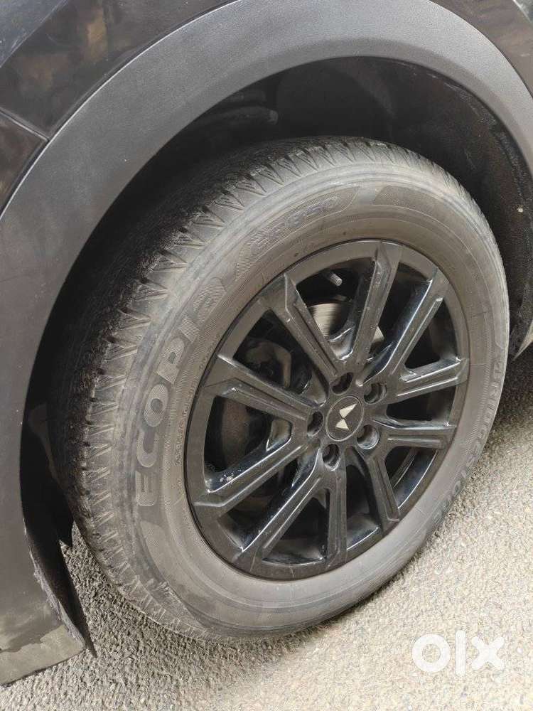 Mahindra Xuv700 2.0 Ax 7 Petrol At Str, 2024, Petrol