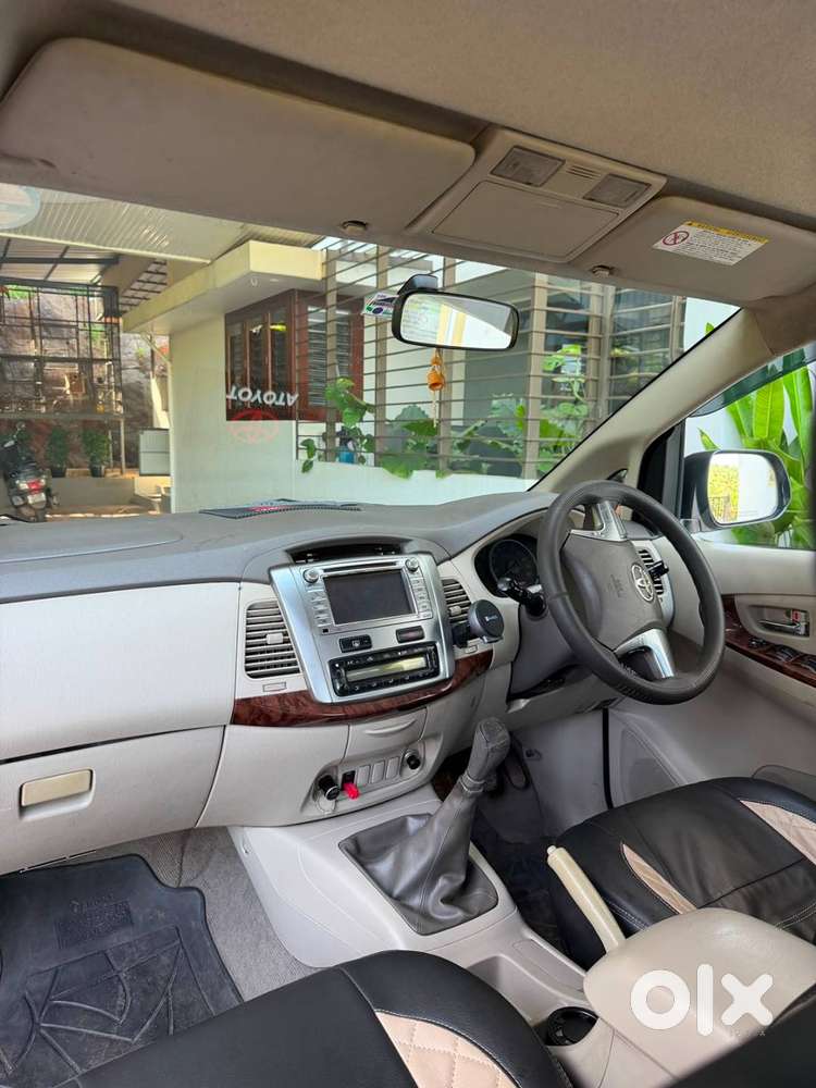 Toyota Innova V Diesel 2014  1st Owner  1.70 Lakh Km  Company Servi