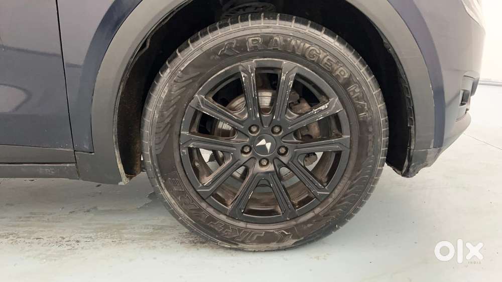 Mahindra Xuv700 2.0 Ax 7 Petrol At Luxury Pack Str, 2021, Petrol