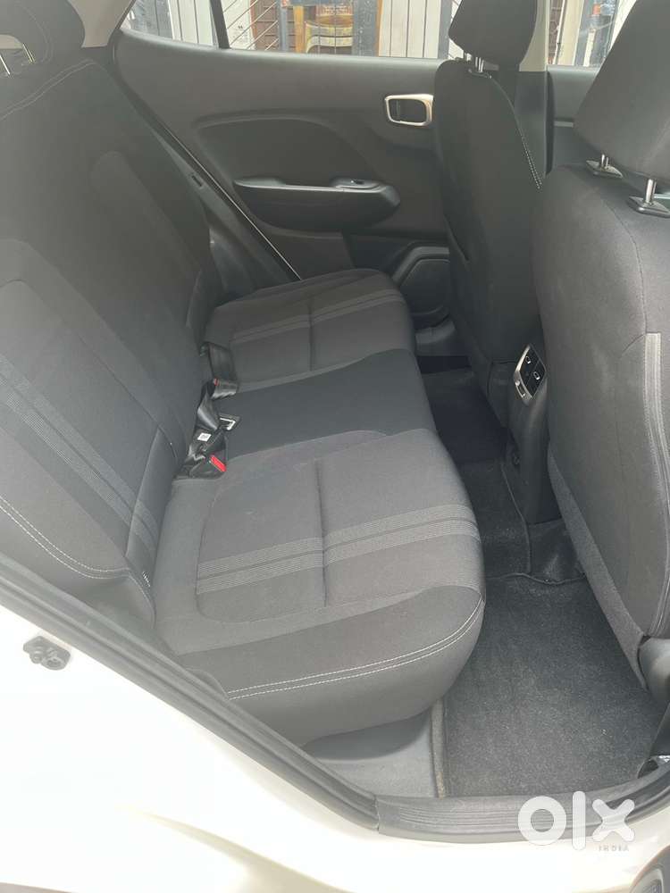 Hyundai Venue Petrol 2019 (automatic With Sun-roof)