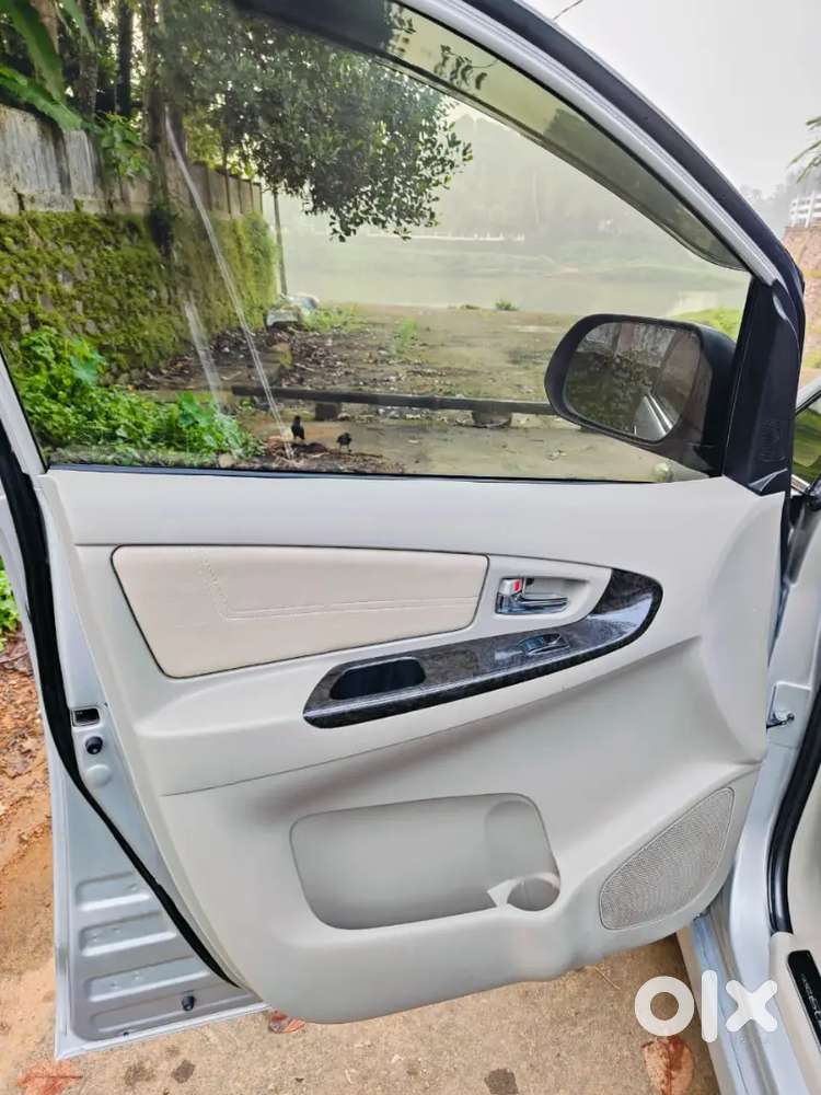 Toyota Innova 2.5 G 2014