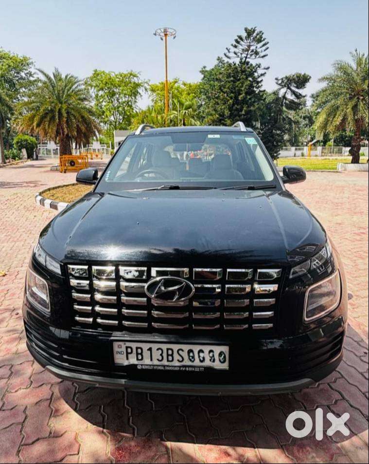 Showroom Condition, All Original, Diesel Hyundai Venue