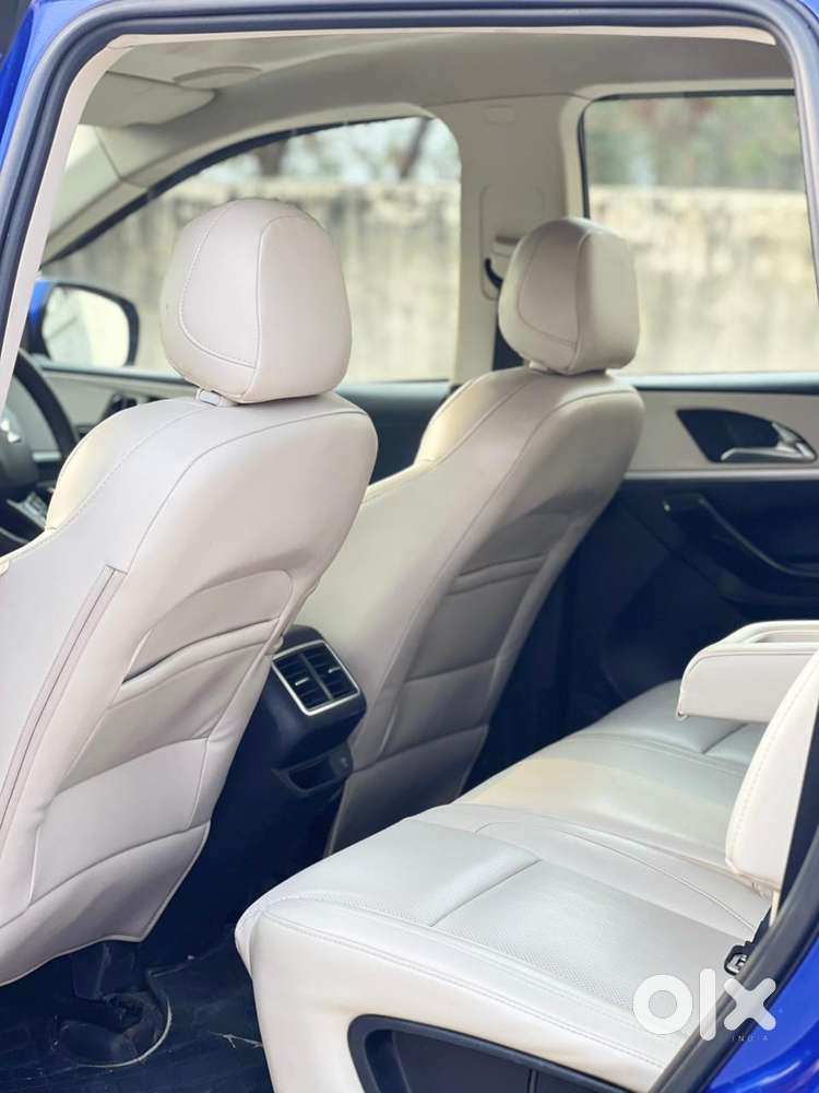 Mahindra Xuv700 2.2 Ax 7 Diesel At Str, 2022, Diesel