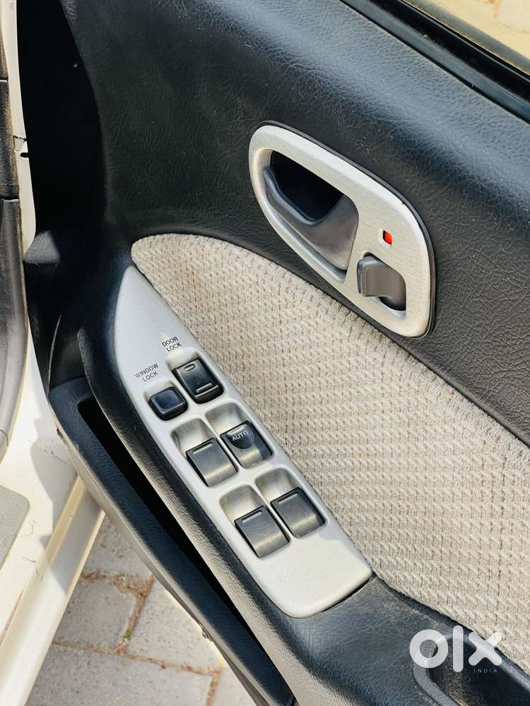 Maruti Suzuki Esteem Vxi, 2005, Petrol