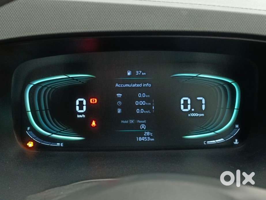 Kia Carens, 2024, Petrol