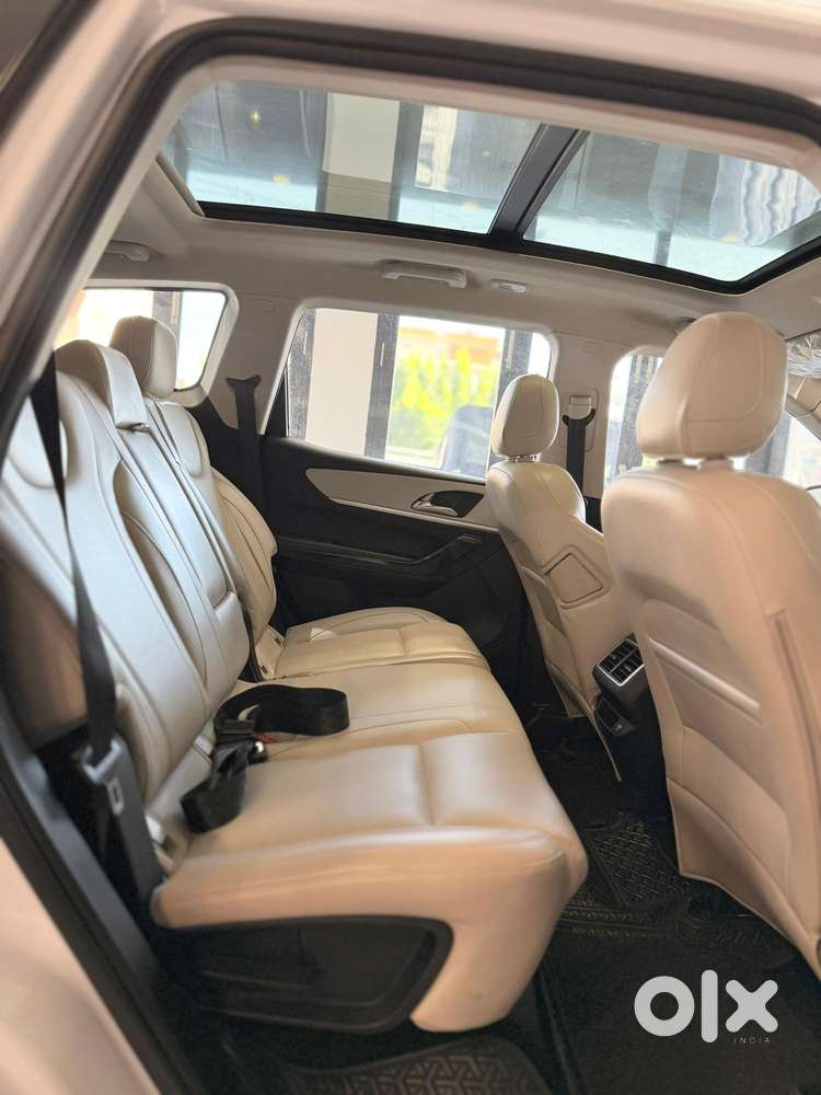 Mahindra Xuv700 2.2 Ax 7 Diesel At Luxury Pack Str Awd, 2022, Diesel