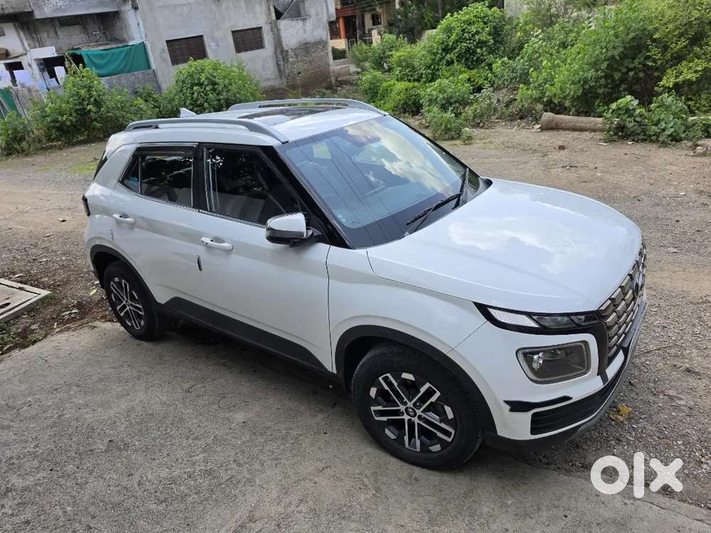 Hyundai Venue Diesel 06 December 2022 ,new Battery And Tyres