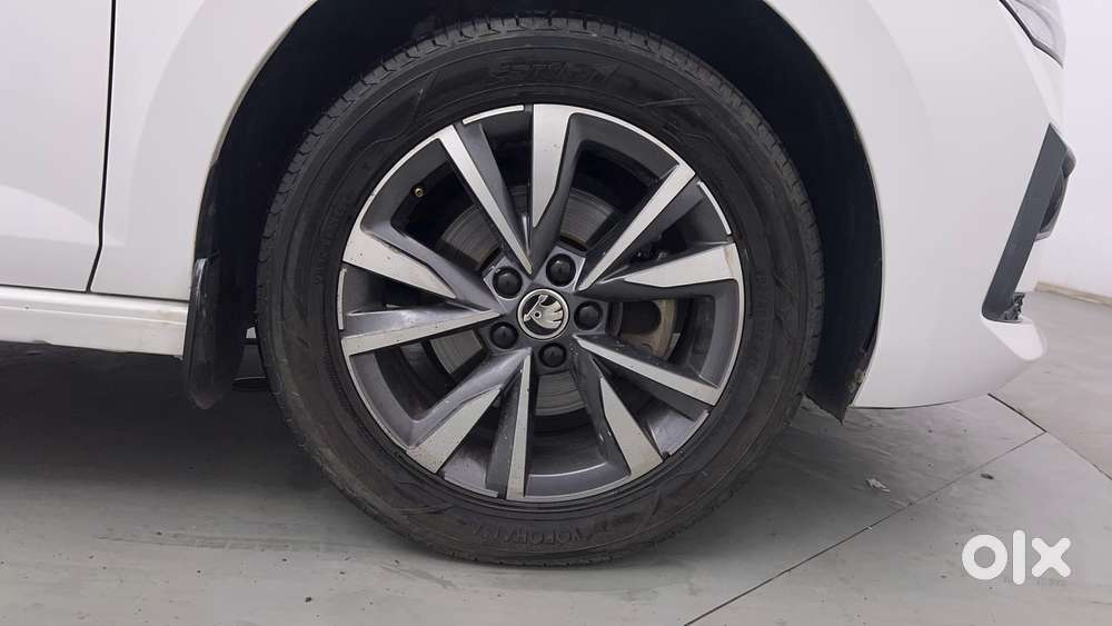 Skoda Slavia Style 1.0l Tsi Mt, 2022, Petrol
