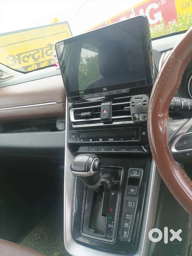 Toyota Innova Hycross 2024 With Mileage