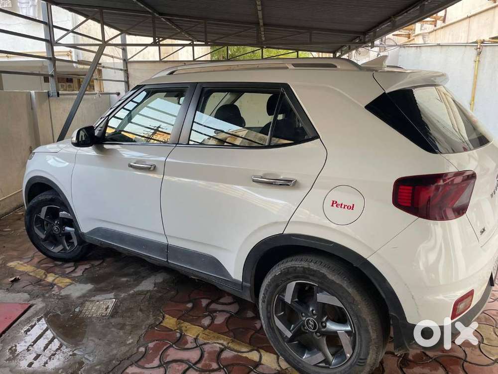 Hyundai Venue Petrol At 2020