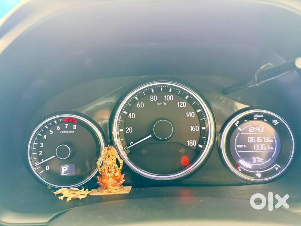 Honda Br-v: Pearl White-7 Seater-2019-autot-top Condition-fully Loaded