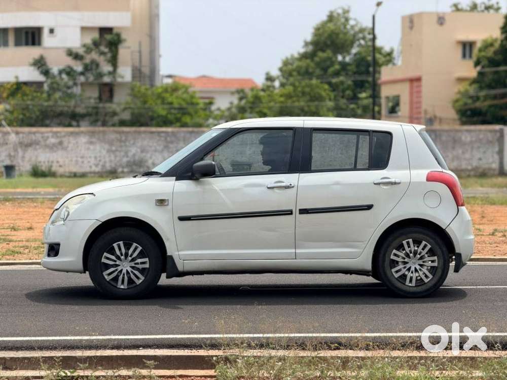 Maruti Suzuki Swift Vxi Bsiv, 2011, Petrol