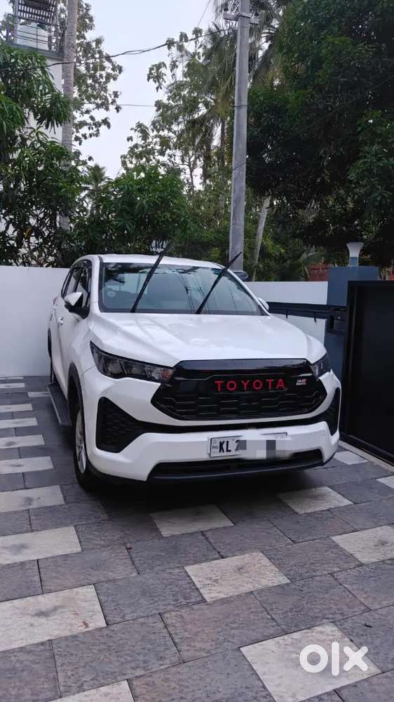 Toyota Innova Hycross 2025