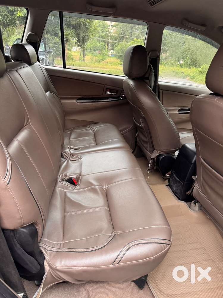 Toyota Innova 2.5 G (diesel) 8 Seater Bs Iv, 2015, Diesel