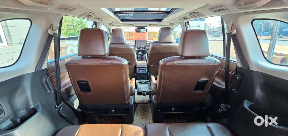 Toyota Innova Hycross 2.0 Zx Hybrid 7 Str, 2024, Petrol