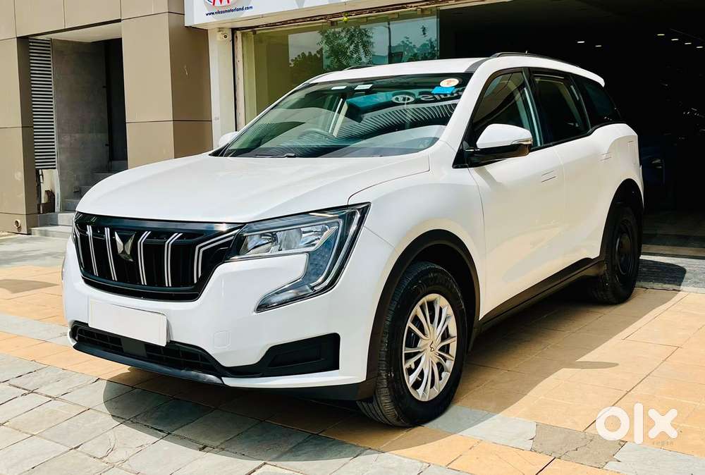 Mahindra Xuv700 Mx Petrol Mt 5 Str (e), 2022, Petrol