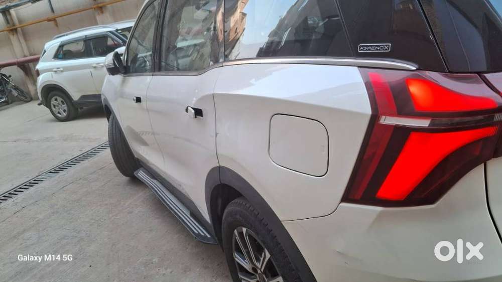 Mahindra Xuv 7oo Ax7 Luxuary Petrol At White 7 Seater