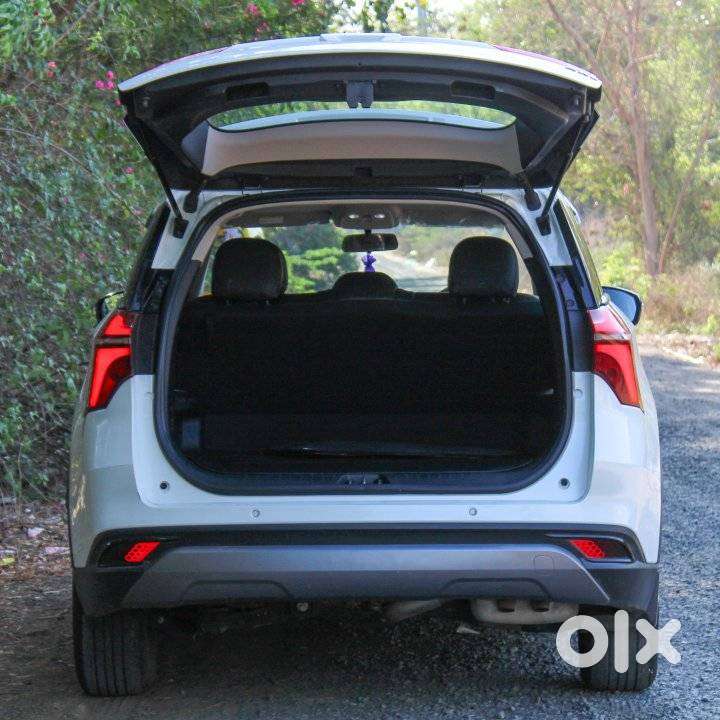 Mahindra Xuv700 2.0 Ax 5 Petrol Mt Str, 2022, Petrol