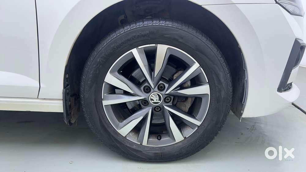 Skoda Slavia Style 1.0l Tsi At, 2022, Petrol